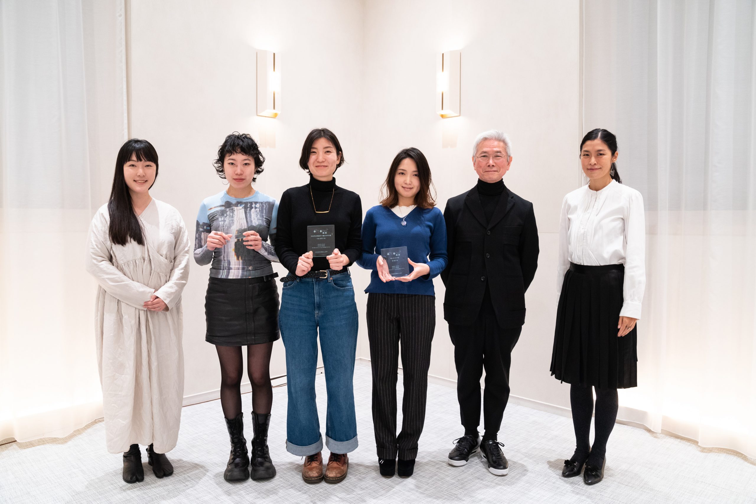 「第15回shiseido art egg賞」授賞式の様子。左から小田原氏、石原氏、中島氏、菅氏、金沢氏、小林氏