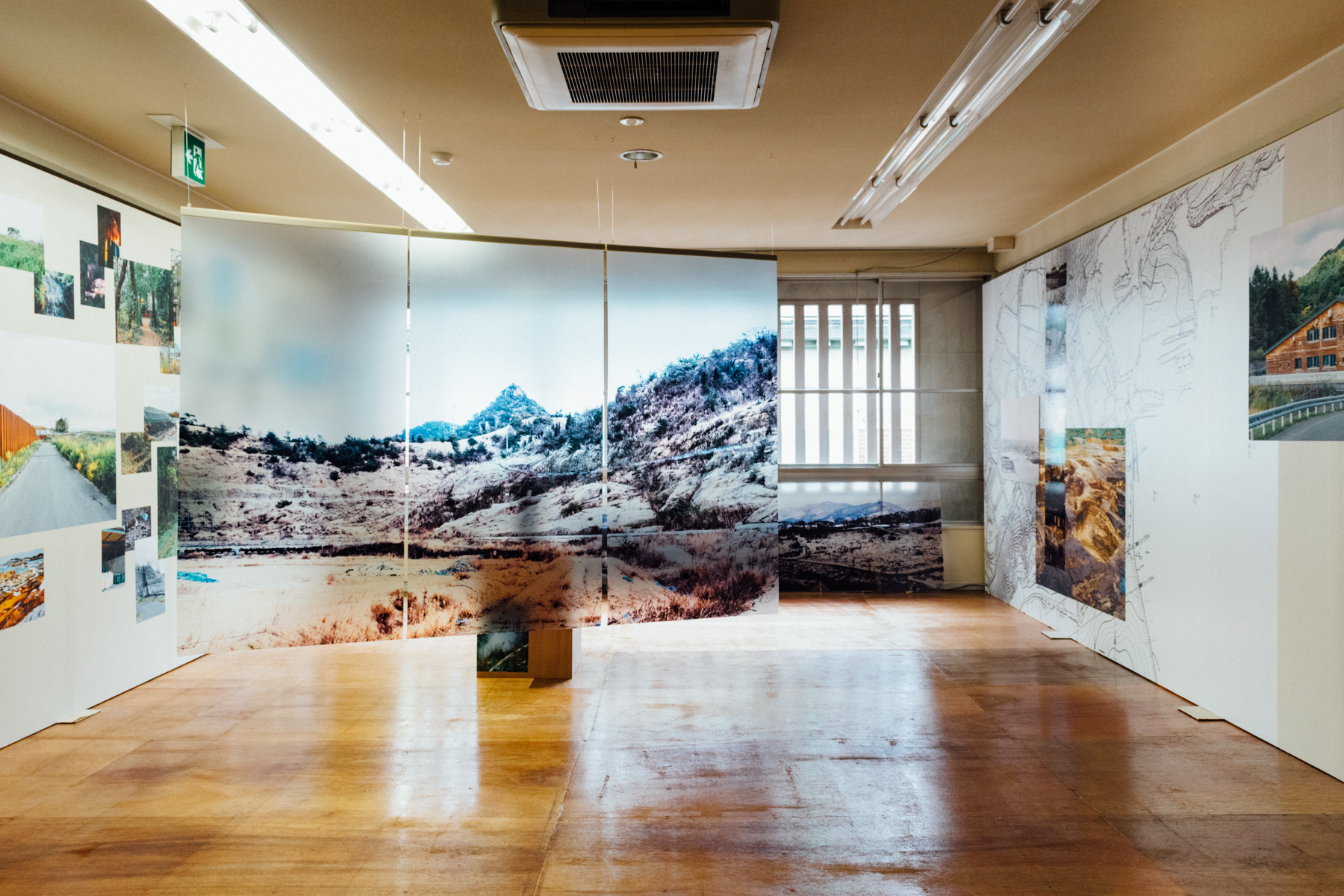 Installation view of Beyond the Mountains in KYOTOGRAPHIE KG+SELECT  at Shijyo Ryogaemachi Building, Kyoto, 2021.  