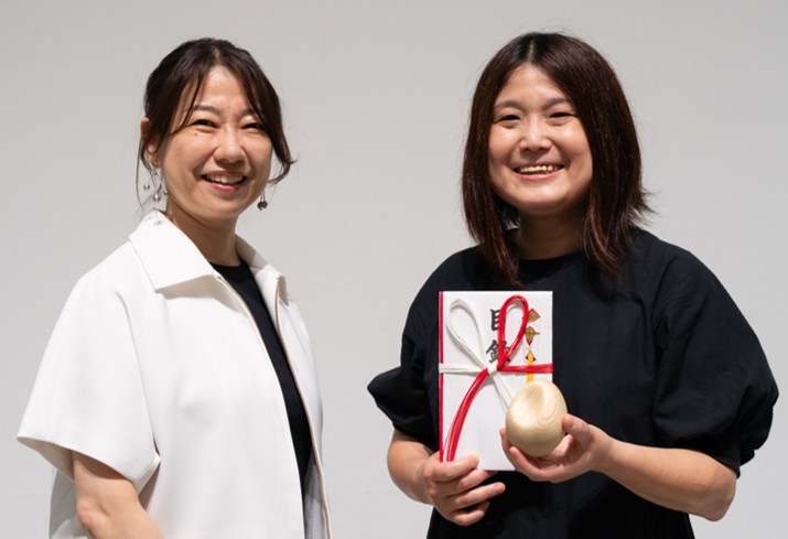 梶浦 砂織アート&ヘリテージマネジメント部長（左）とすずえり氏（右）
